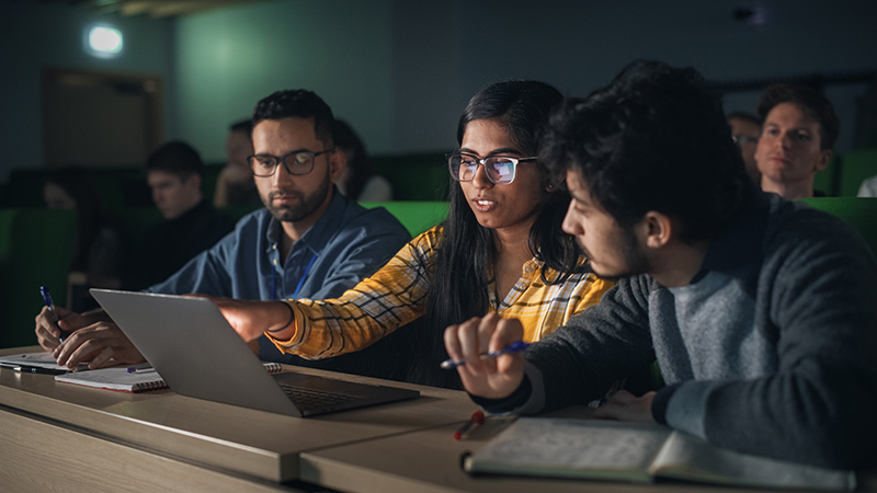 la-educacion-se-adapta-a-ti-elige-como-estudiar-de-forma-semipresencial