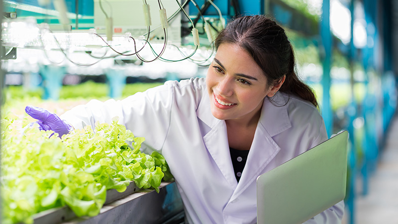 por-que-estudiar-ciencia-y-tecnologia-las-mujeres-cientificas-que-inspiran