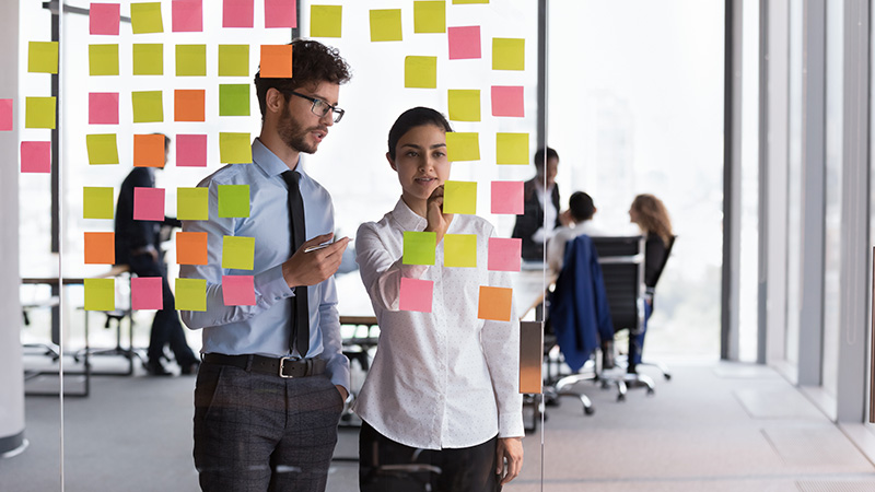 carreras-de-ciencias-de-la-empresa-asi-funciona-la-formacion-semipresencial