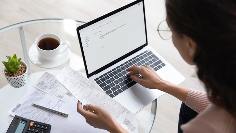 Emprendedora peruana lleva el control de sus finanzas personales y el control regular de las finanzas de su empresa por separado.