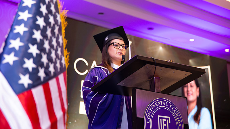Primeros graduados CFU con ADN global y ventajas