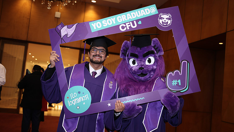 Primeros graduados CFU con ADN global y ventajas