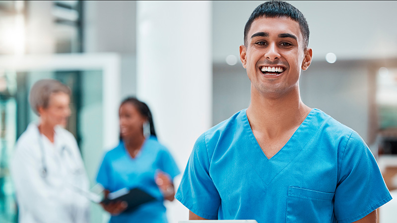 Del hospital al TikTok: enfermeras peruanas que inspiran y educan
