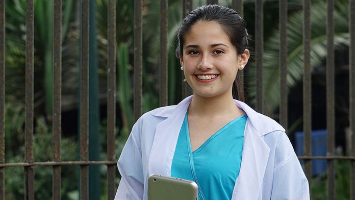 enfermeras-peruanas-tiktok-educacion-salud Del hospital al TikTok: enfermeras peruanas que inspiran y educan