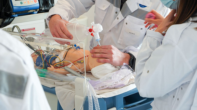 ¿Te gustaría formar parte de equipos que resuelven problemas reales desde el primer ciclo?