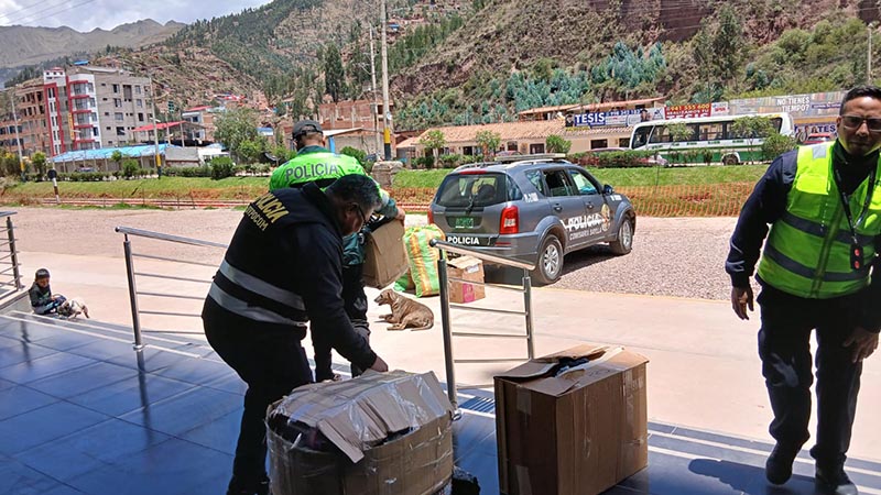 Unidos por Saylla: estudiantes UC y PNP realizan acción social por Navidad en Cusco