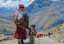Unidos por Saylla: estudiantes UC y PNP realizan acción social por Navidad en Cusco Unidos por Saylla: estudiantes UC y PNP realizan acción social por Navidad en Cusco