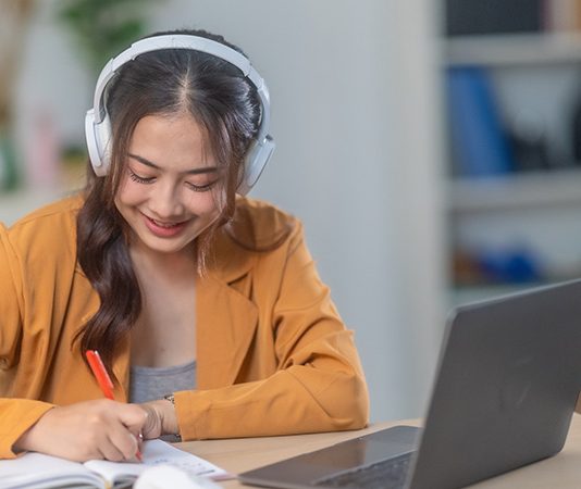 Intercambios virtuales: la nueva forma de vivir experiencias internacionales sin viajar Internacionalización en la Universidad Continental con intercambios virtuales