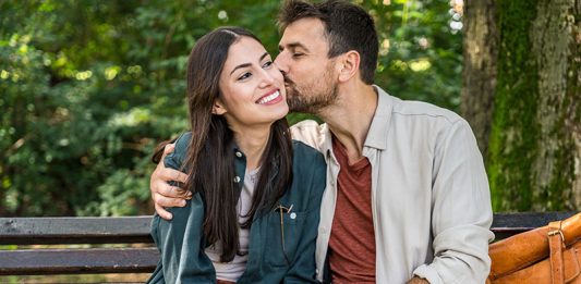 ¿Besar alarga la vida? Lo que dice la ciencia sobre el poder del beso ¿Besar alarga la vida? Ciencia y beneficios del beso