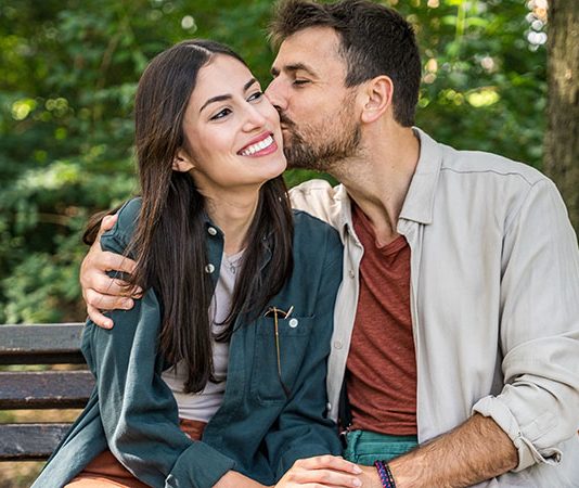 ¿Besar alarga la vida? Lo que dice la ciencia sobre el poder del beso ¿Besar alarga la vida? Ciencia y beneficios del beso