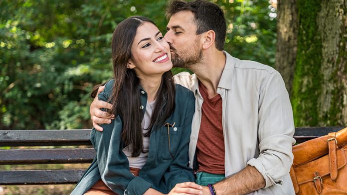 /beso-alarga-la-vida-beneficios-ciencia ¿Besar alarga la vida? Ciencia y beneficios del beso