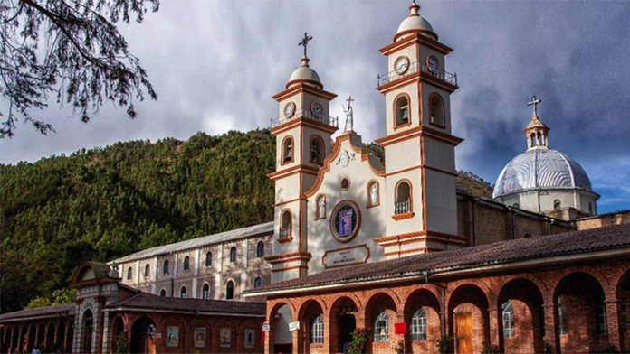 El arco perdido del convento de Ocopa: el umbral sacro en la memoria del Valle del Mantaro