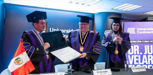 Julio Velarde recibe el Doctor Honoris Causa de la UC por su aporte a la estabilidad económica del Perú Julio Velarde recibe el Doctor Honoris Causa de la Universidad Continental