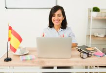 ¿Cuánto gana un docente en Perú? Así puedes superar los S/ 8,000 al mes con educación digital Salario del docente en Perú en 2026 ¿Cómo superar los S/ 8,000?