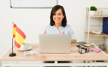 ¿Cuánto gana un docente en Perú? Así puedes superar los S/ 8,000 al mes con educación digital Salario del docente en Perú en 2026 ¿Cómo superar los S/ 8,000?